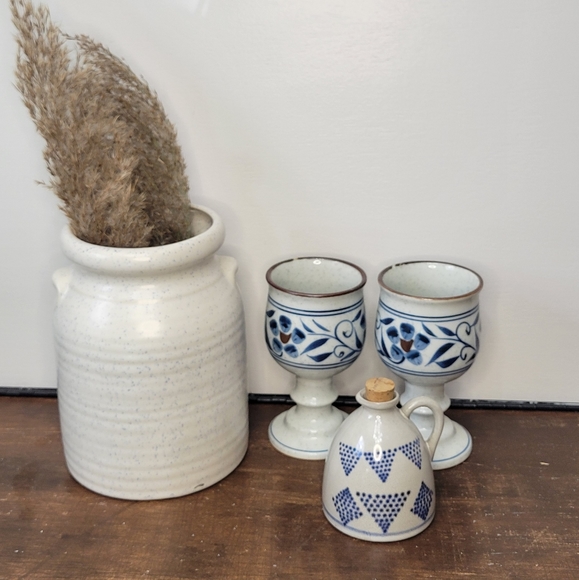 🌵Vintage Crock White & Blue w bird & heart design - Picture 11 of 11